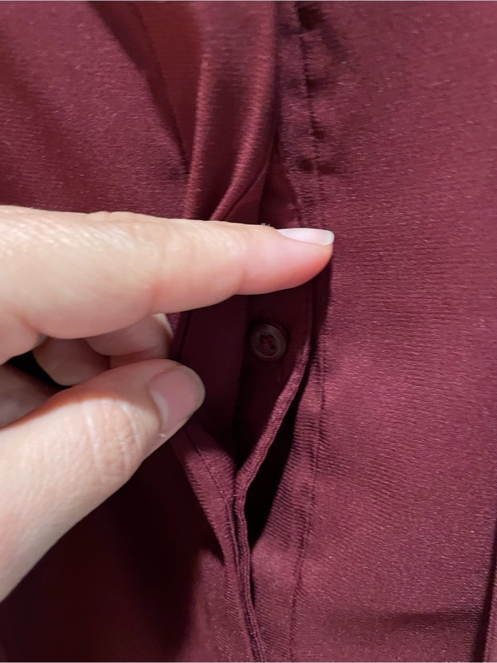 Express Relaxed Portofino Tie Front button down blouse. Maroon. Size M. - Picture 6 of 9